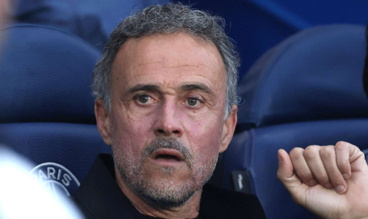 The deal is done: Paris Saint-Germain's target flies to the Premier League | Goal.com
