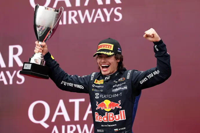 Никола Цолов печели първият старт във Формула 2