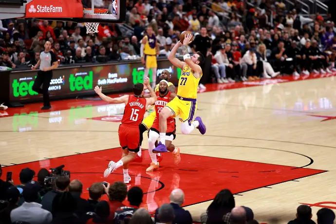 Лейкърс победи Рокетс в Хюстън с Дончич