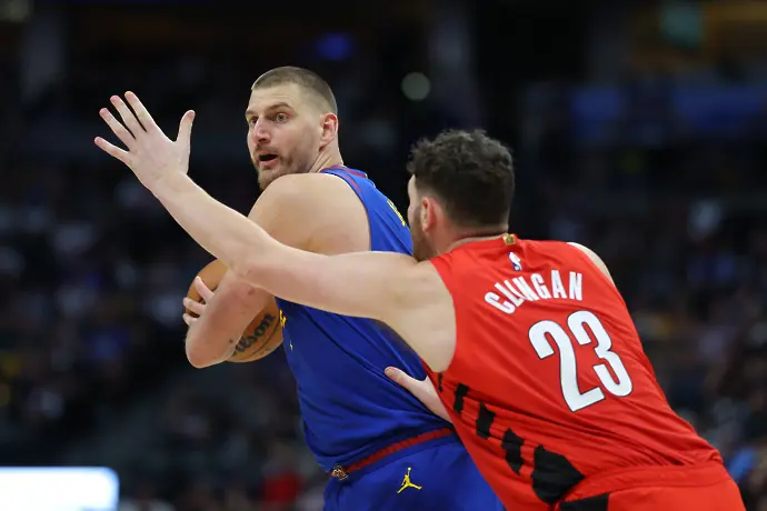 Йокич с трипъл дабъл за Денвър