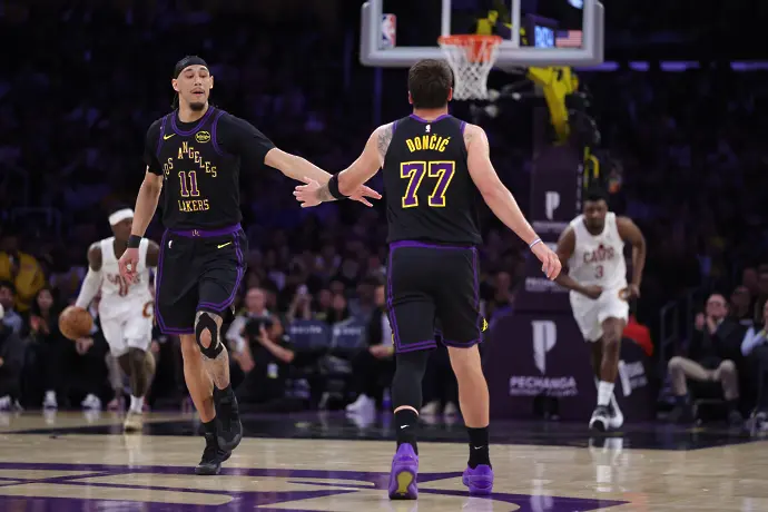 Лука Дончич 42 Лейкърс побеждава Кливланд