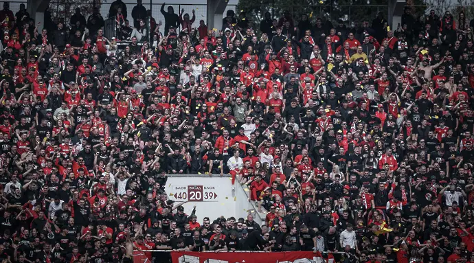 Фенове на ЦСКА ритаха репортер