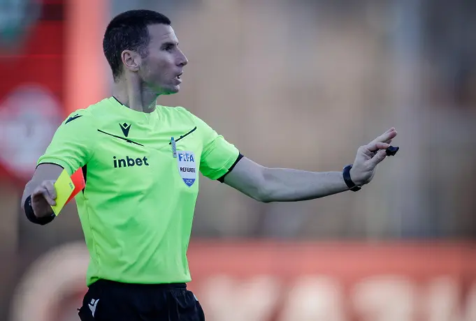 Италианец пое съдийската комисия