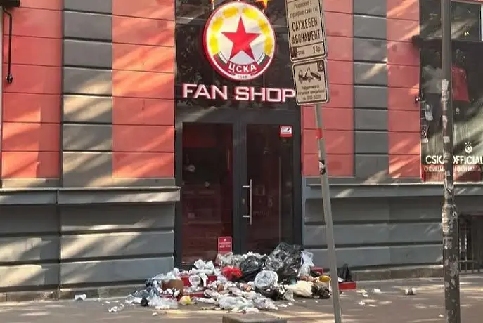 Вандалски акт пред магазина на ЦСКА