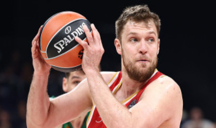 Олимпиакос и Александър Везенков победиха Апоел Тел Авив в двубой от Евролигата