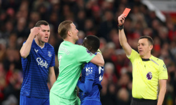 Гей остава наказан