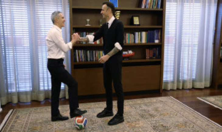 Димитър Бербатов предлага салоните по физическо възпитание да останат отворени след часовете