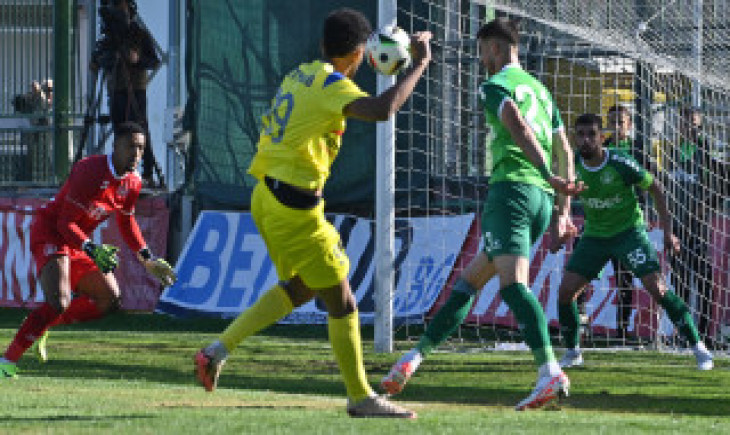 Крумовград - Хебър 1:0, домакините поведоха, но останаха с човек по-малко!