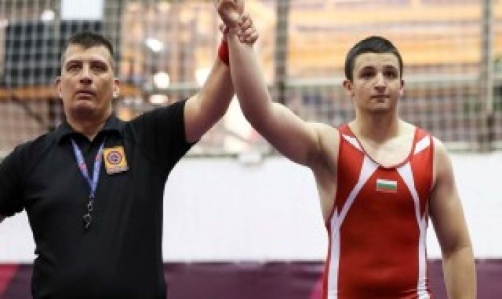 НА ЖИВО в ТОПСПОРТ: Първи ден от Балканиадата по борба
