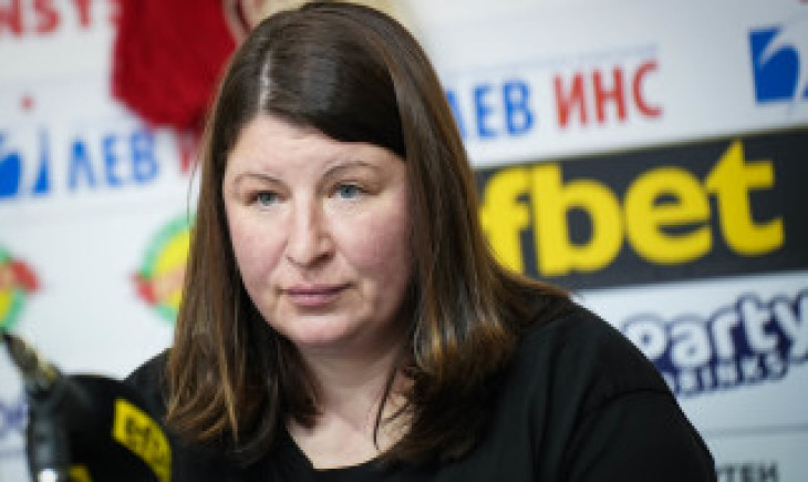 Станка скочи на героя Магомед, пак се прави на учителка по български език