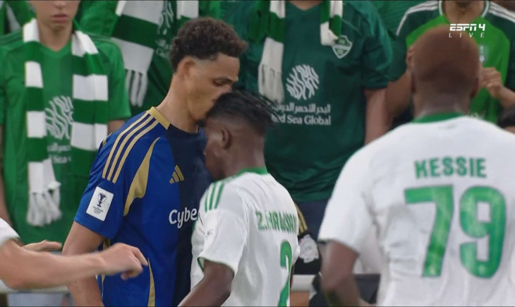 Asya Şampiyonlar Ligi finalinde yaşanan tuhaf kafa atma olayı felaketle sonuçlanmadı: Al Ahli, 10 kişi kalmasına rağmen şampiyonluğunu korudu | Goal.com Türkçe