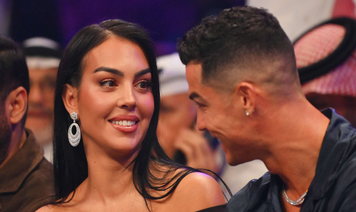 By video: Fans gather in their thousands: have Ronaldo and Georgina married? | Goal.com