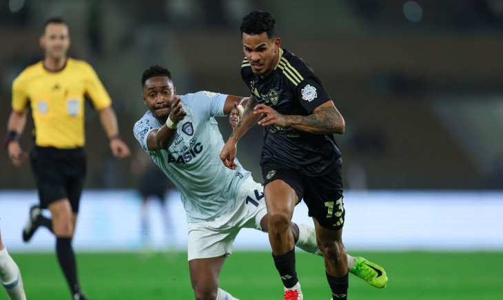 Video: Refereeing expert settles the controversy over Al Ahly’s decisive penalty against Al-Fayha In a clip that has sparked widespread debate among fans and analysts alike, a seasoned refereeing consultant has reviewed the tense penalty shoot-out that se