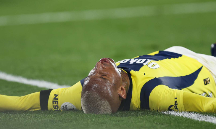 Fenerbahçe, Galatasaray ile şampiyonluk yarışında 98. dakikada büyük bir darbe aldı | Goal.com Türkçe