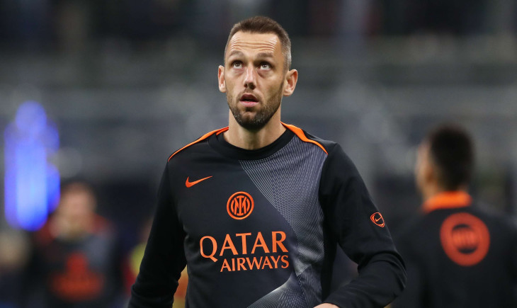 "Stefan de Vrij, Inter'den 18 kez şampiyon olmuş takıma transfer olabilir: İki yıllık sözleşme hazır" | Goal.com Türkçe