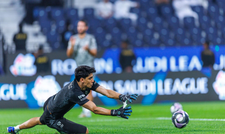 Video: Al-Hilal's blunders leave Yassine Bounou stunned against Al-Taawoun | Goal.com