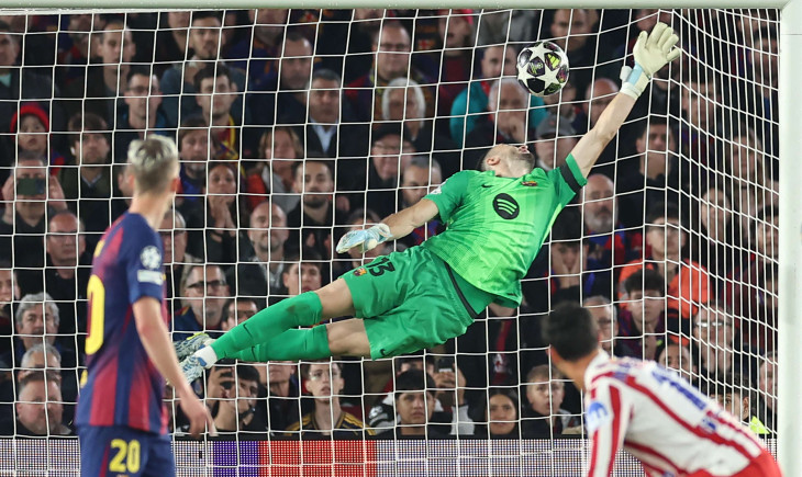 FIFA has presented a special award to the referee of the Barcelona versus Atlético Madrid match | Goal.com