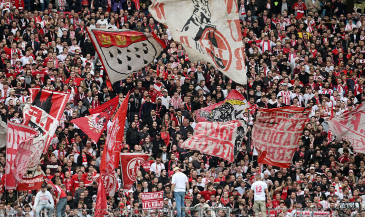 Tragedy in the stands… Fan dies of a heart attack | Goal.com