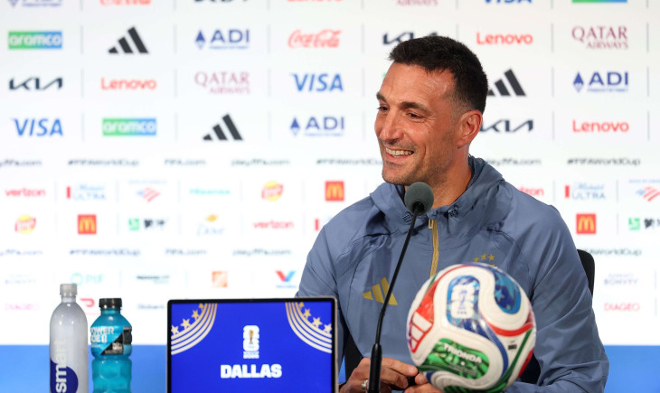 Videoda: Messi ile ilgili tek bir soru yüzünden… Scaloni, basın dünyasının efsanesi için kendi kuralını çiğniyor | Goal.com Türkçe