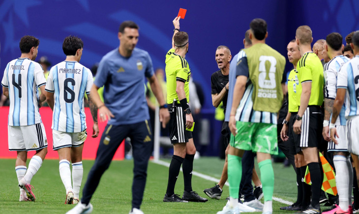 "FIFA" neden İngiliz hakemlerin Arjantin maçlarını yönetmesini yasaklıyor? | Goal.com Türkçe