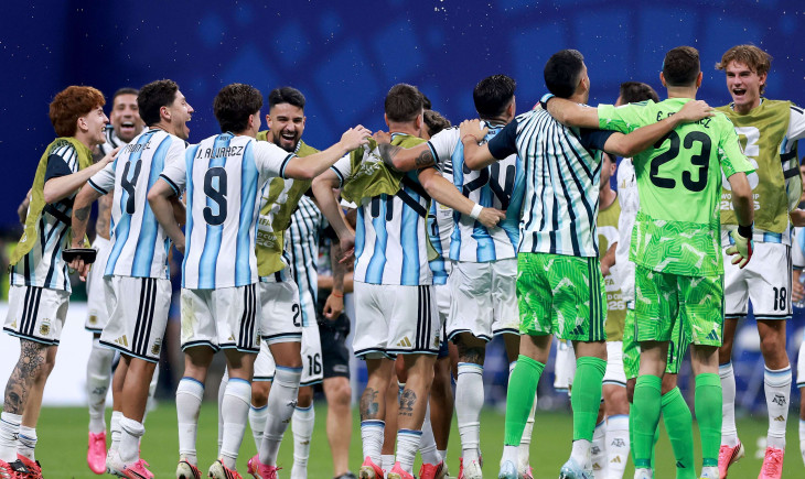 "Dünya Kupası tarihinin en muhteşem geri dönüşü"... Uluslararası gazeteler, Arjantin'in Mısır karşısında sergilediği destansı performansı övüyor | Goal.com Türkçe