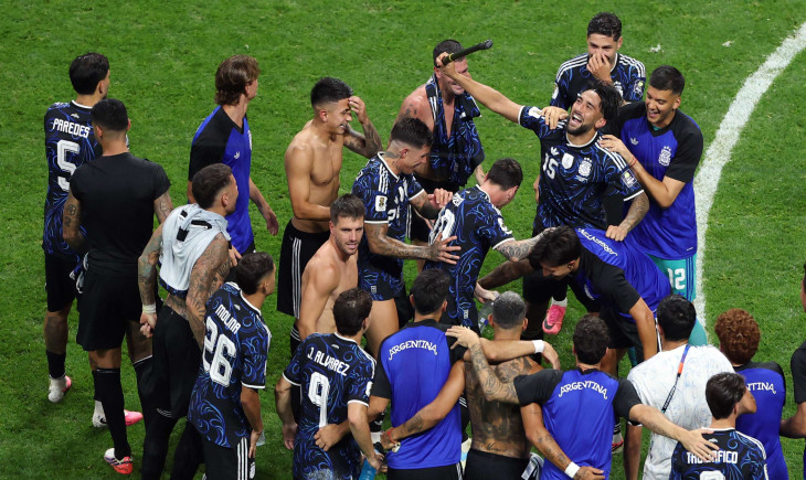 Saha içinde siyasi bir mesaj… Arjantinli oyuncular, “remontada”nın ardından İngiltere ile “savaş” başlattı | Goal.com Türkçe