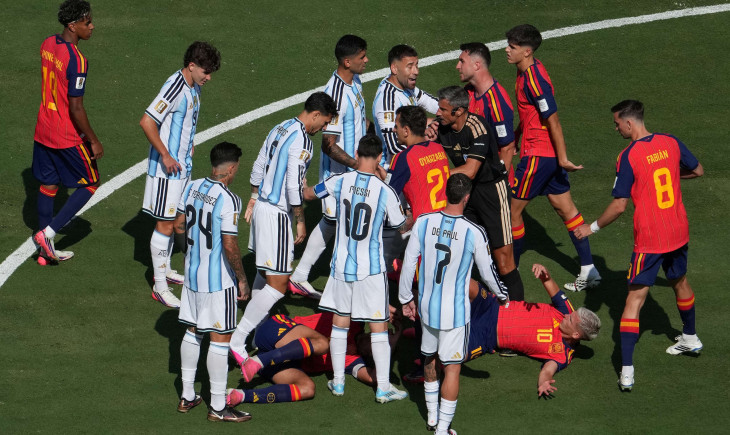 A shocking admission from Scaloni's assistant following Olmo's punch in the World Cup final | Goal.com