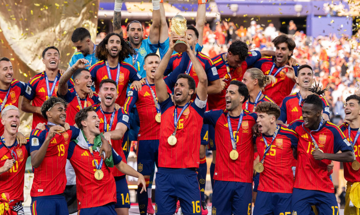 Video... Madrid altınla süsleniyor ve İspanya şampiyonlarına efsanevi bir karşılama | Goal.com Türkçe