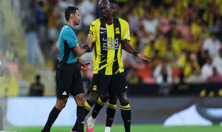 A refereeing expert settles it: did Pereira deserve to be sent off against Al-Khaloud? | Goal.com