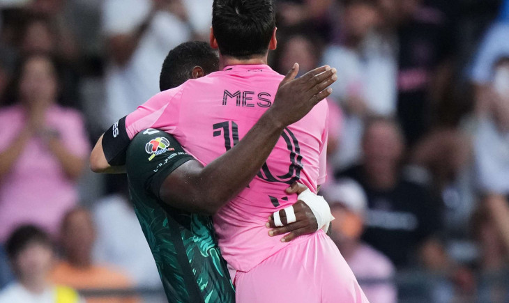 Mexico's León sends a message to Messi after the surprise hug | Goal.com