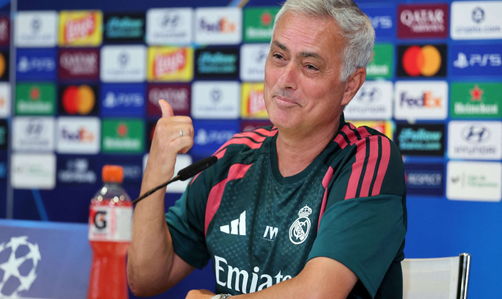 Journalist mit kuriosem Geschenkt für Jose Mourinho von Real Madrid: Was dahinter steckt | Goal.com Deutschland