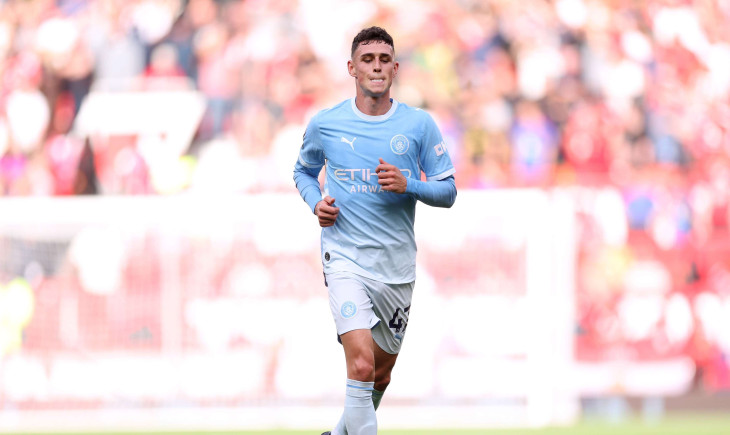 Video: despite the sending off, Foden mocks Manchester United fans | Goal.com