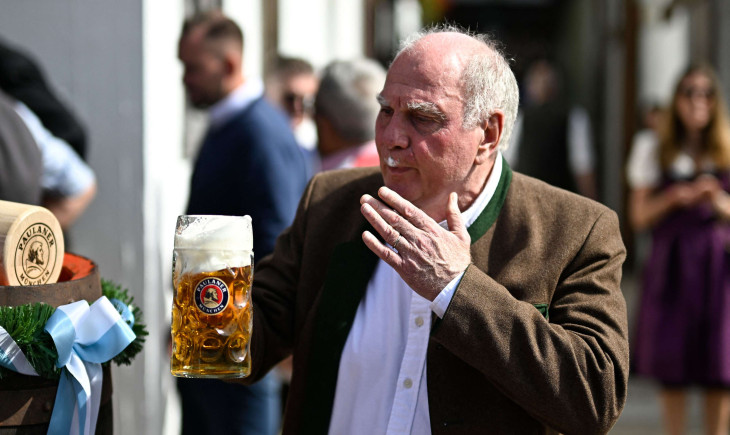 "Jahrhundertsommer" für den FC Bayern: Eine Sache freut Uli Hoeneß ganz besonders | Goal.com Deutschland