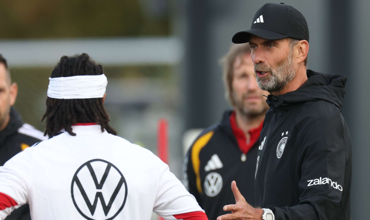 Nicht im gewohnten Look! Überraschende Trikot-Entscheidung zum Einstand von Jürgen Klopp | Goal.com Deutschland