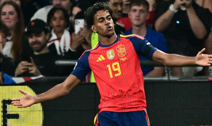 Lamine Yamal scores a goal of historic proportions for Spain in England | Goal.com