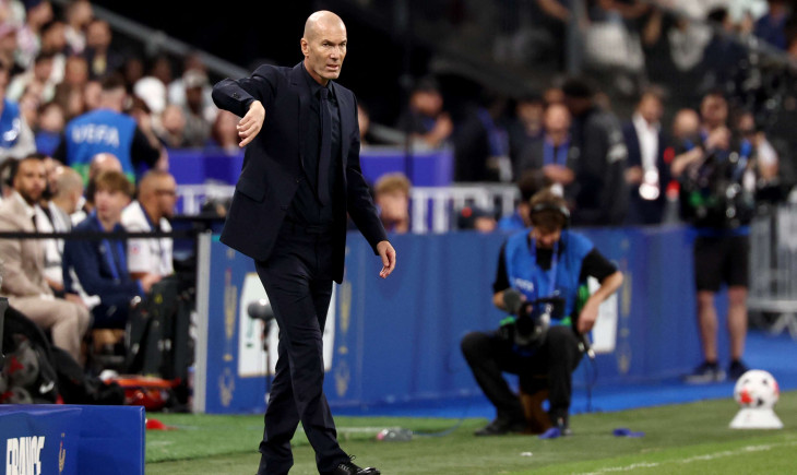 After 28 years: France fans surprise Zidane with a legendary welcome | Goal.com