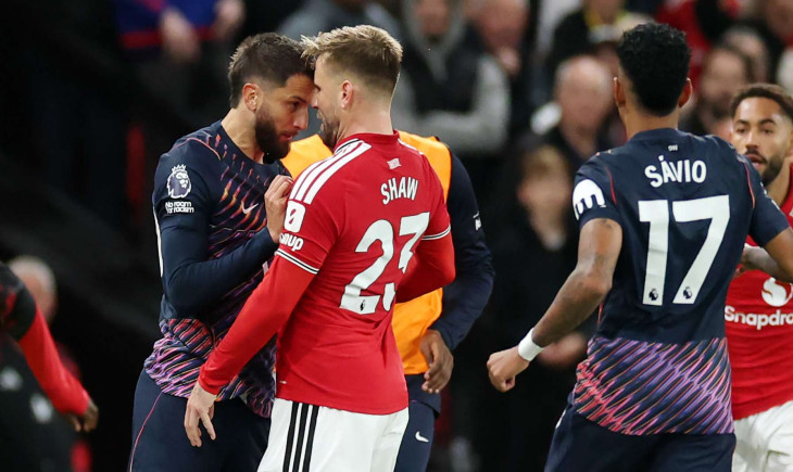 Premier League: furious reaction after red card for headbutt against Tottenham star in clash with Manchester United | Goal.com