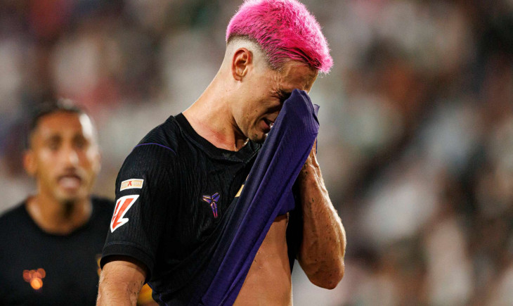 Panic in Barcelona: Gavi leaves the Elche match after a knee injury | Goal.com