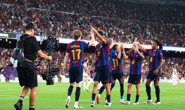 FC Barcelona score stunning goals in goal-filled win and take top spot | Goal.com