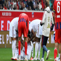 Bayern-Star Jamal Musiala kollabiert auch gegen Heidenheim - und meldet sich dann mit langem Statement bei Instagram | Goal.com Deutschland