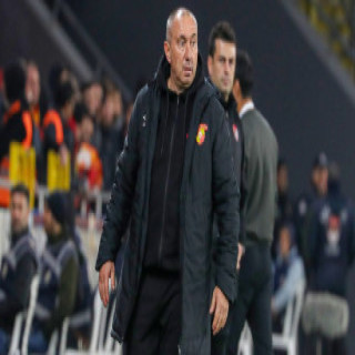 Станимир Стоилов помага на Ботев Пловдив с футболисти