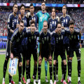 İngiltere’yi mavi formasıyla eledikten sonra… Arjantin, Dünya Kupası finalinde giyeceği formayı belirledi | Goal.com Türkçe
