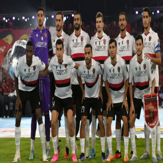 Amid a series of refereeing controversies, Safi snatched a draw against USM Alger on their home turf | Goal.com