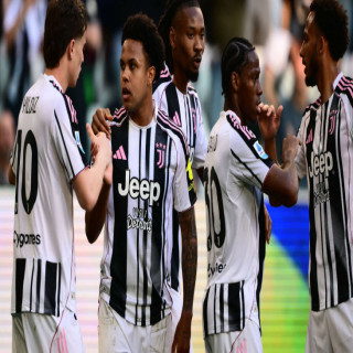 Juventus players swarm to embrace one man following a comfortable win over Genoa | Goal.com