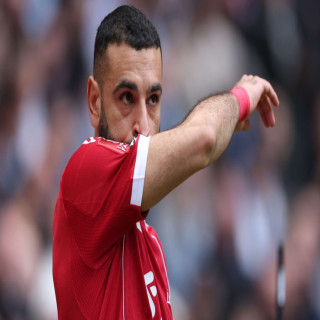 Mohamed Salah receives bad news shortly before kick-off in the Paris Saint-Germain v Liverpool match The Egyptian forward was informed of the issue as fans inside the Parc des Princes settled into their seats, creating an immediate sense of anticipation a