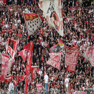 Tragedy in the stands… Fan dies of a heart attack | Goal.com