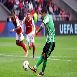 Real Betis fought back valiantly in Thursday’s Europa League clash after Florian Grillitsch had opened the scoring with a sensational long-range strike. The Spanish side eventually secured a hard-fought victory, but the night will also be remembered for t