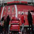 Premier Lig başlamadan önce... Manchester United taraftarlarından öfke patlaması | Goal.com Türkçe