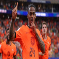 AS Rom geht in letzter Sekunde leer aus! WM-Entdeckung Summerville vor Wechsel für Megasumme | Goal.com Deutschland