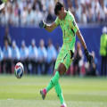 A decisive appearance: Bono responds in practice to departure rumours | Goal.com